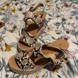 Snake printed heels platforms